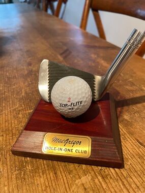 MacGregor Golf Hole-In-One Club Display with White Top-Flite XL Golf Ball